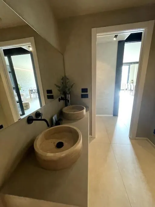 شقة Modern Canal-Side Loft With Private Garden ميلان