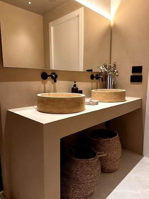 Modern Canal-Side Loft With Private Garden ميلان إيطاليا