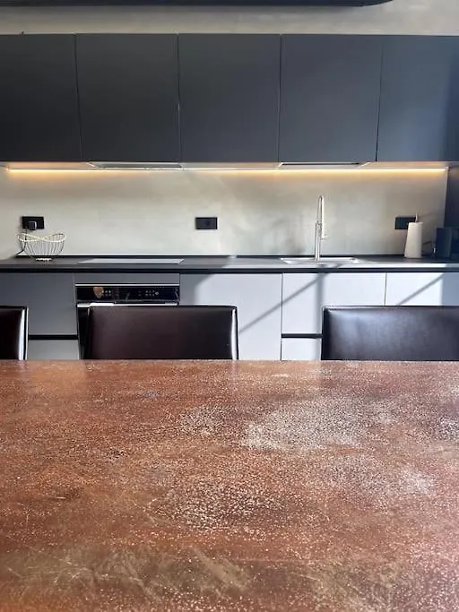 شقة Modern Canal-Side Loft With Private Garden ميلان